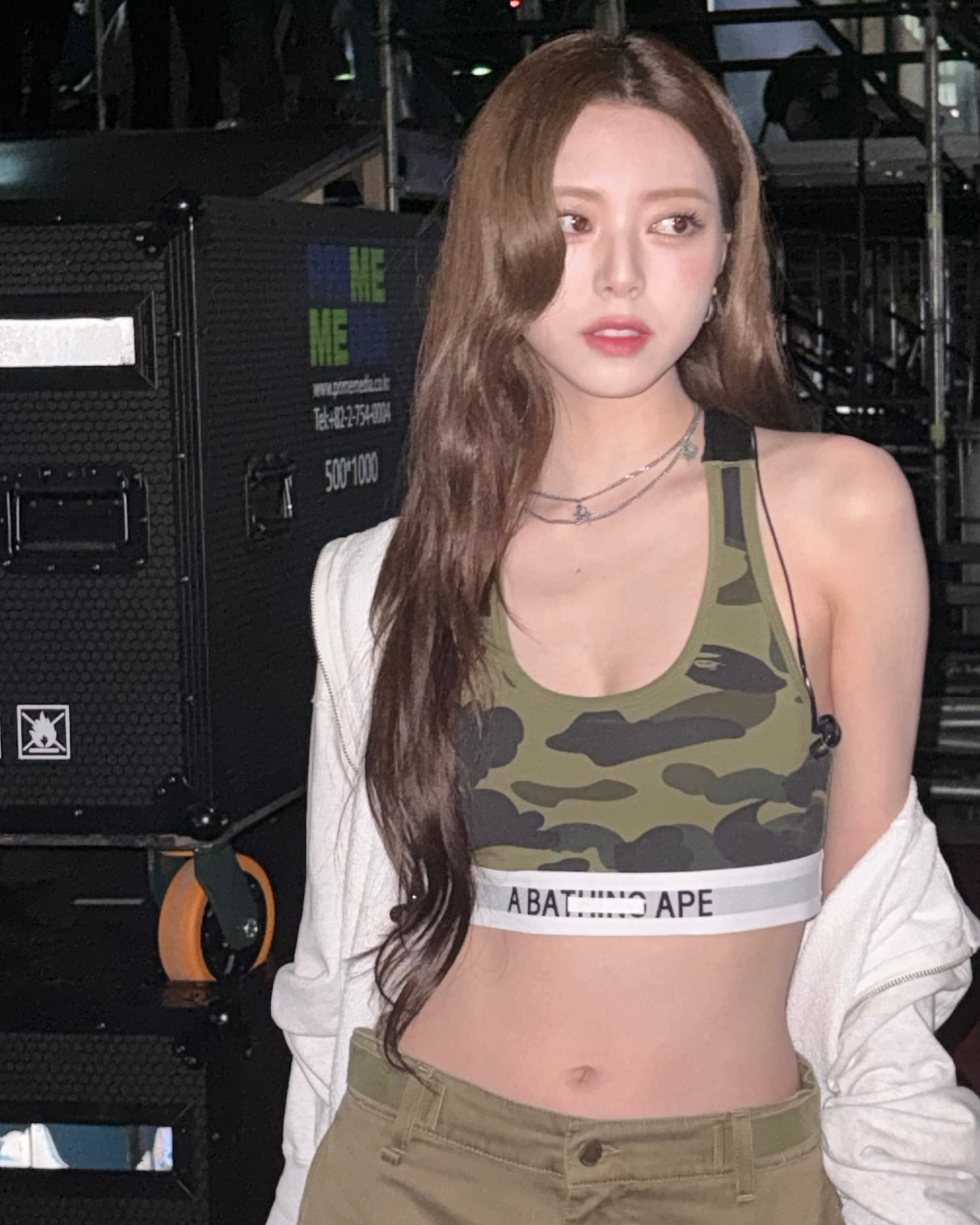 aespa diện bra họa tiết camo 