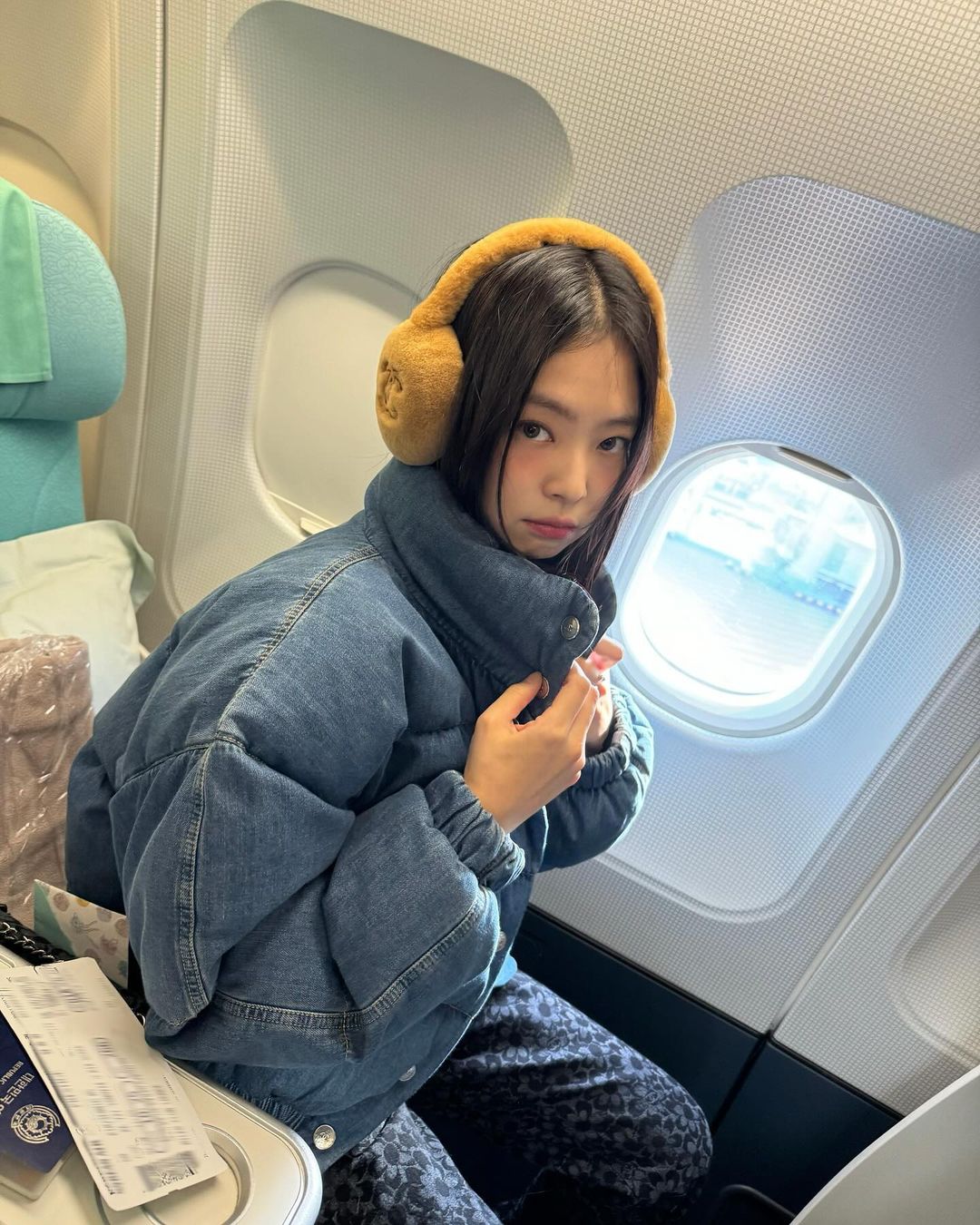 Jennie diện áo phao