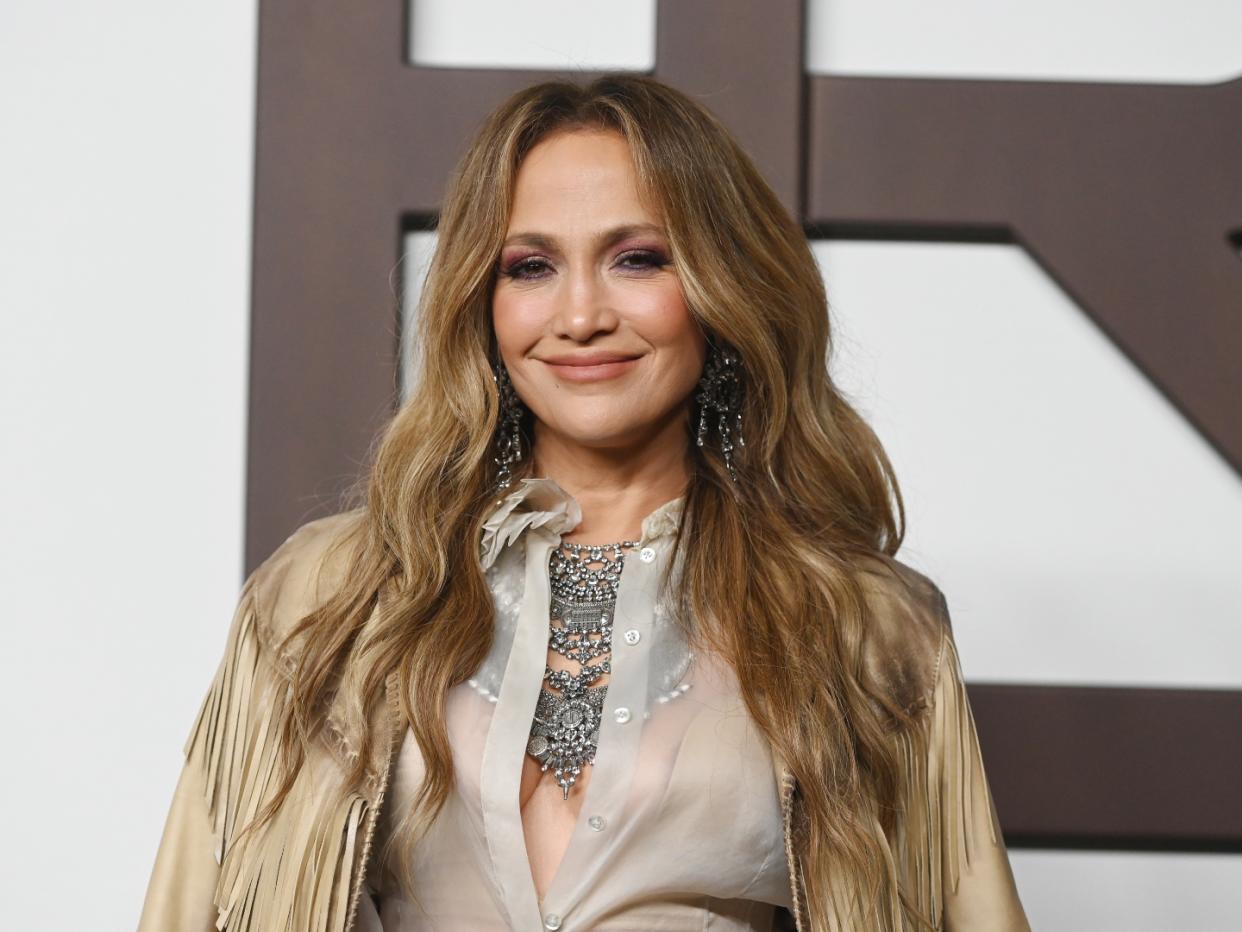 JLo và bài học chữa lành sau chia tay elle