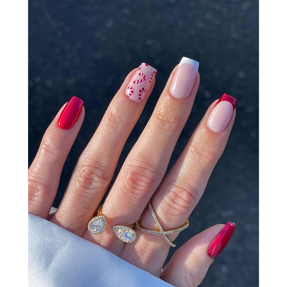 mẫu nail màu đỏ với họa tiết gậy kẹo