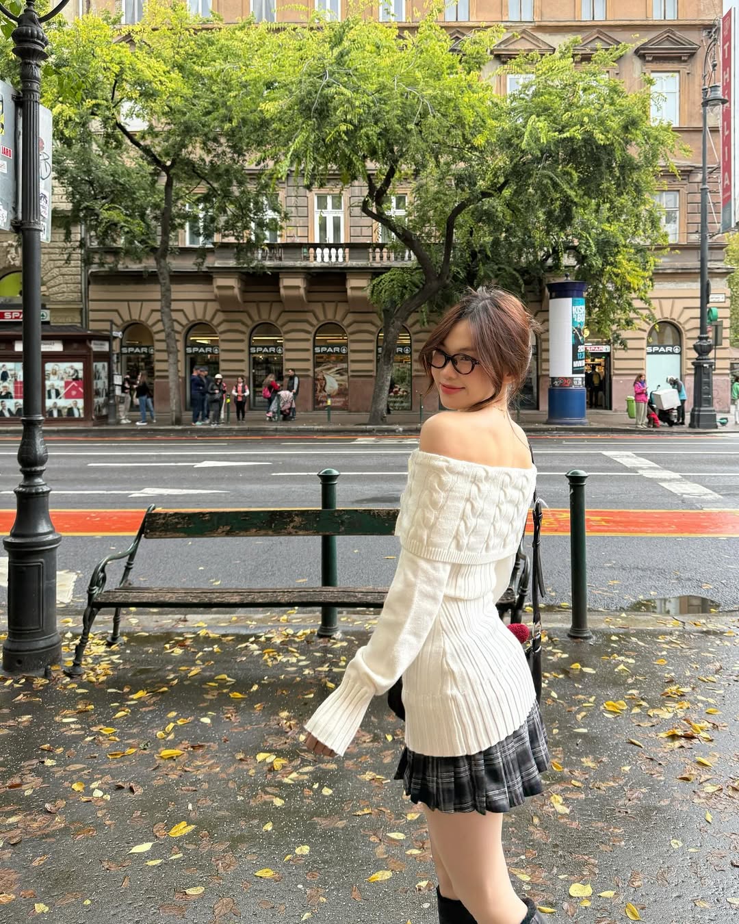 áo len trễ vai màu trắng