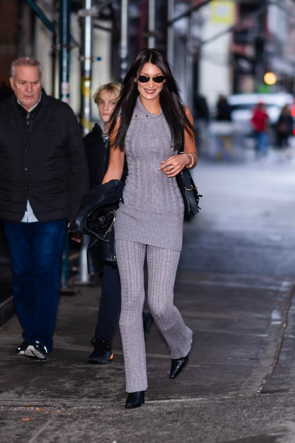bản phối màu xám của bella hadid