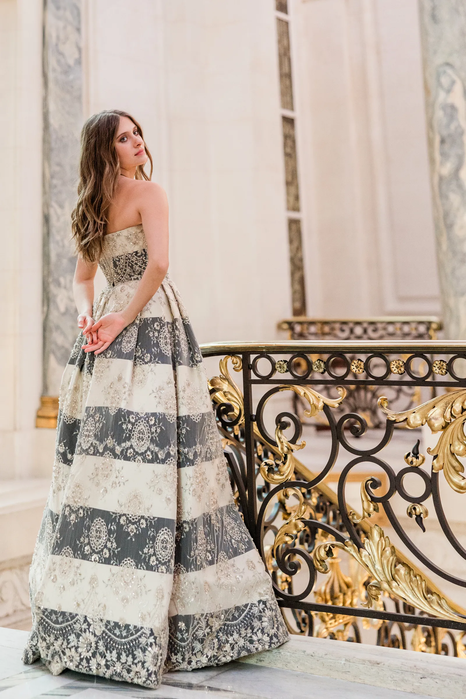 Le Bal Lucia Ponti trong thiết kế Giorgio Armani Prive