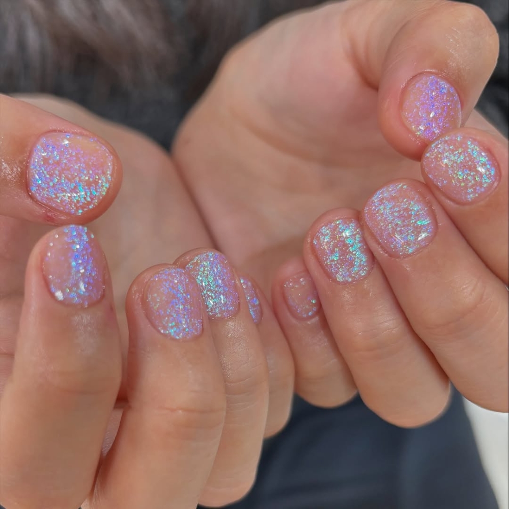 kiểu nail kim tuyến hologram lấp lánh