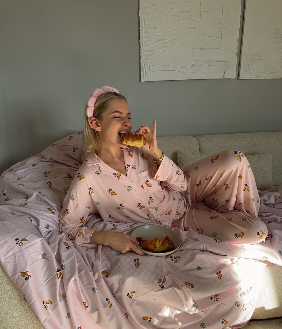 tini_leah đồ ngủ màu hồng