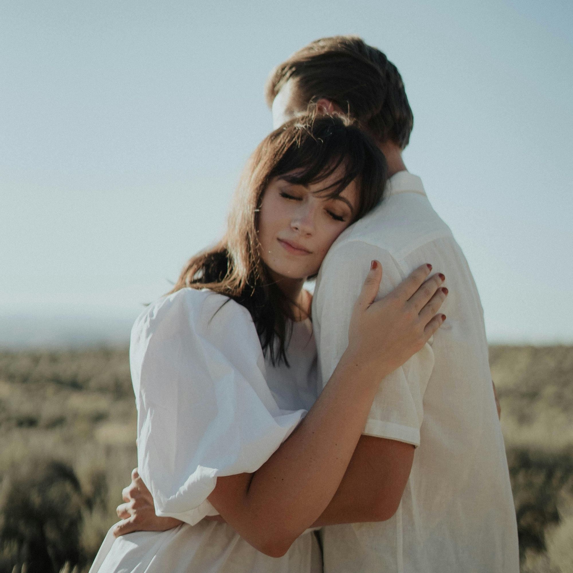 cô gái ôm nhau soulmate