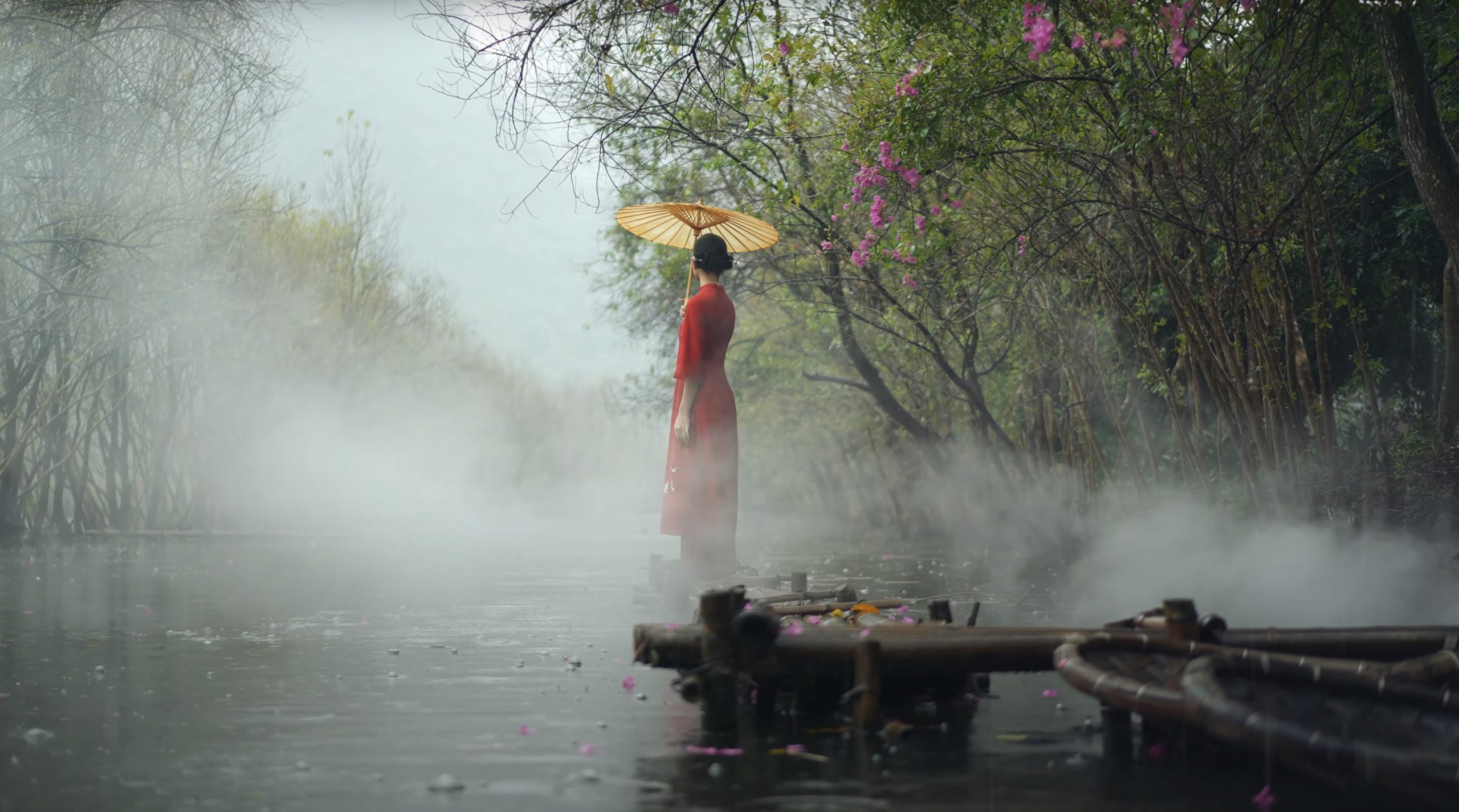 Áo dài mang nét nghệ thuật triều Nguyễn