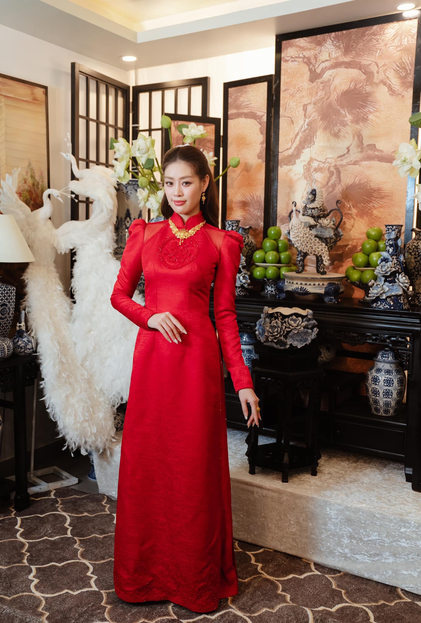 Thiết kế áo dài đỏ hoa hậu Khánh Vân