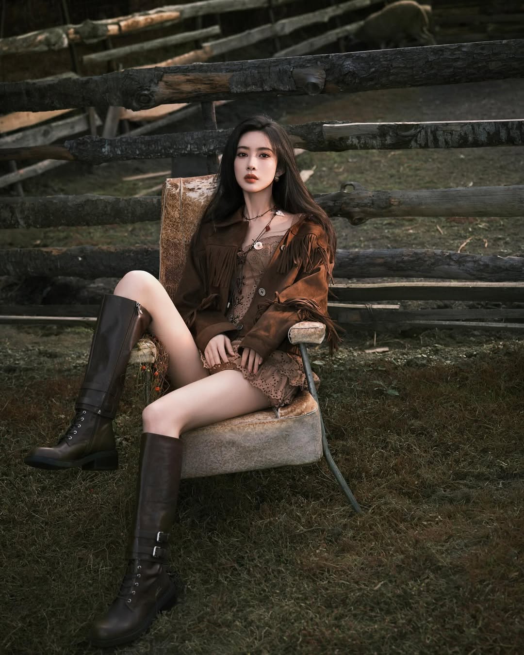 Mạnh Tử Nghĩa diện boots cao cổ