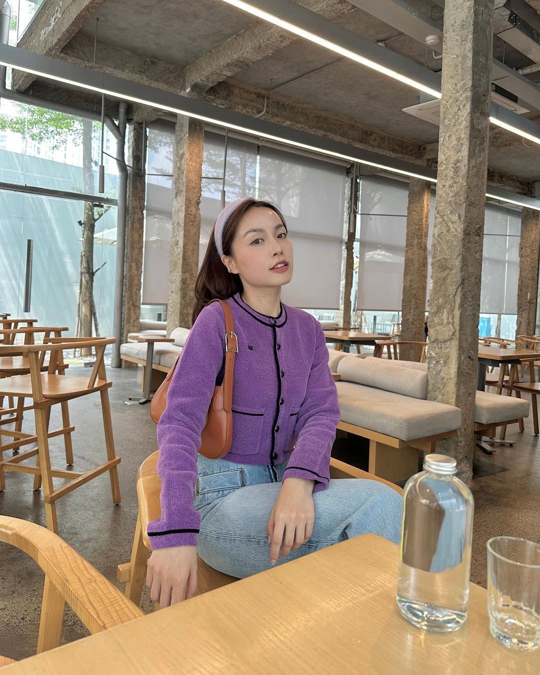 gợi ý trang phục tết màu tím Lê Hà Trúc