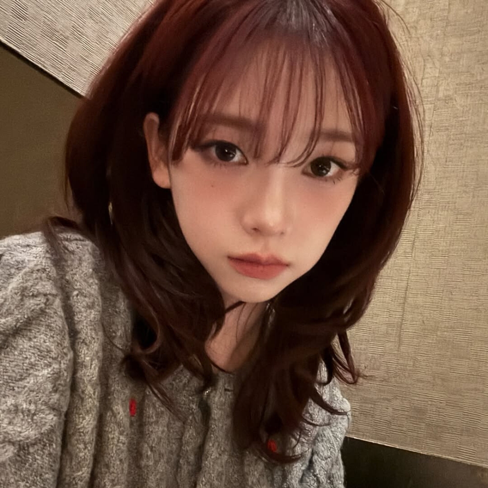 Karina (aespa) với mái tóc cắt ngắn ngang vai