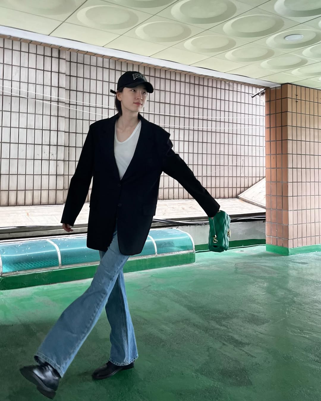 Bản phối thời trang quần jean và blazer