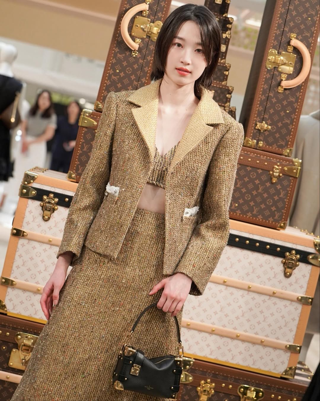 Won Ji An diện bản phối thời trang oversized