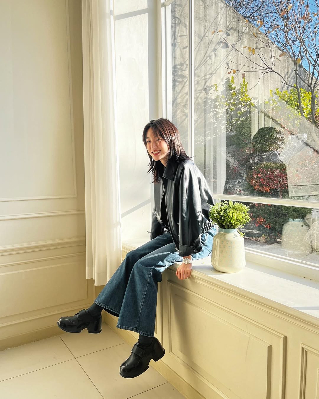 Won Ji An diện quần jeans basic