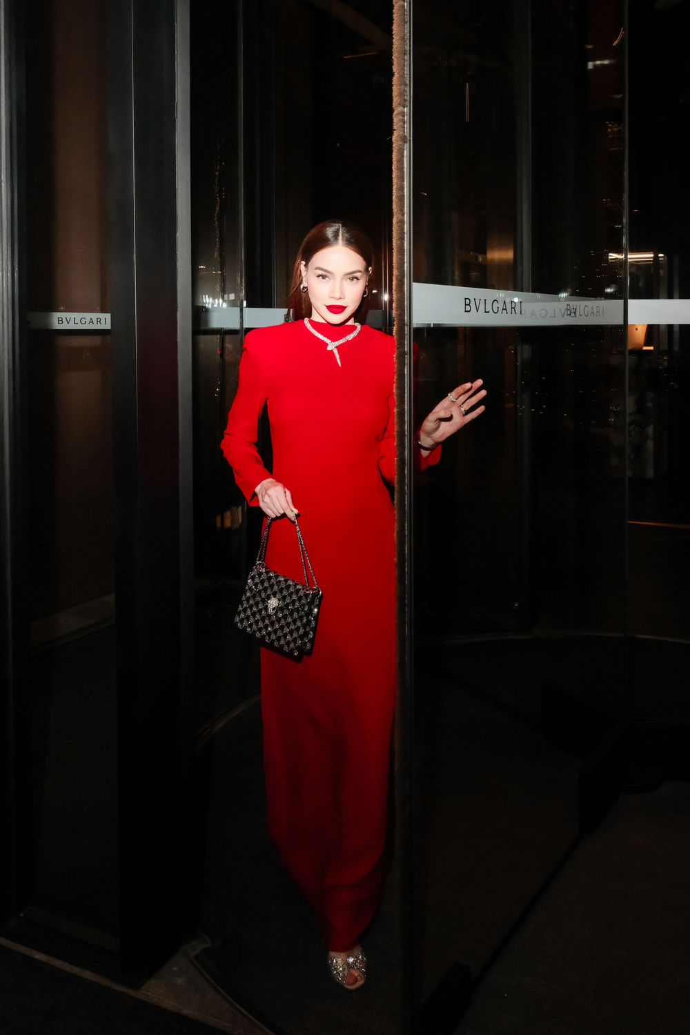 Hồ Ngọc Hà diện Bvlgari