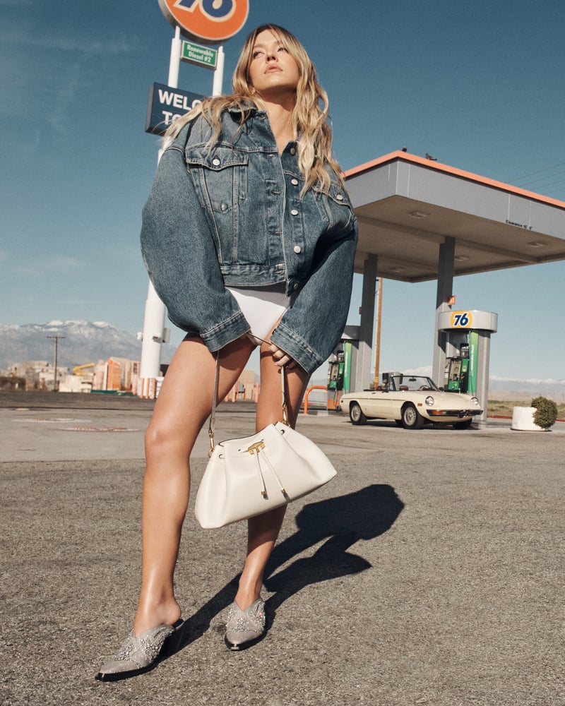 sydney sweeny diện jean thời trang jimmy choo