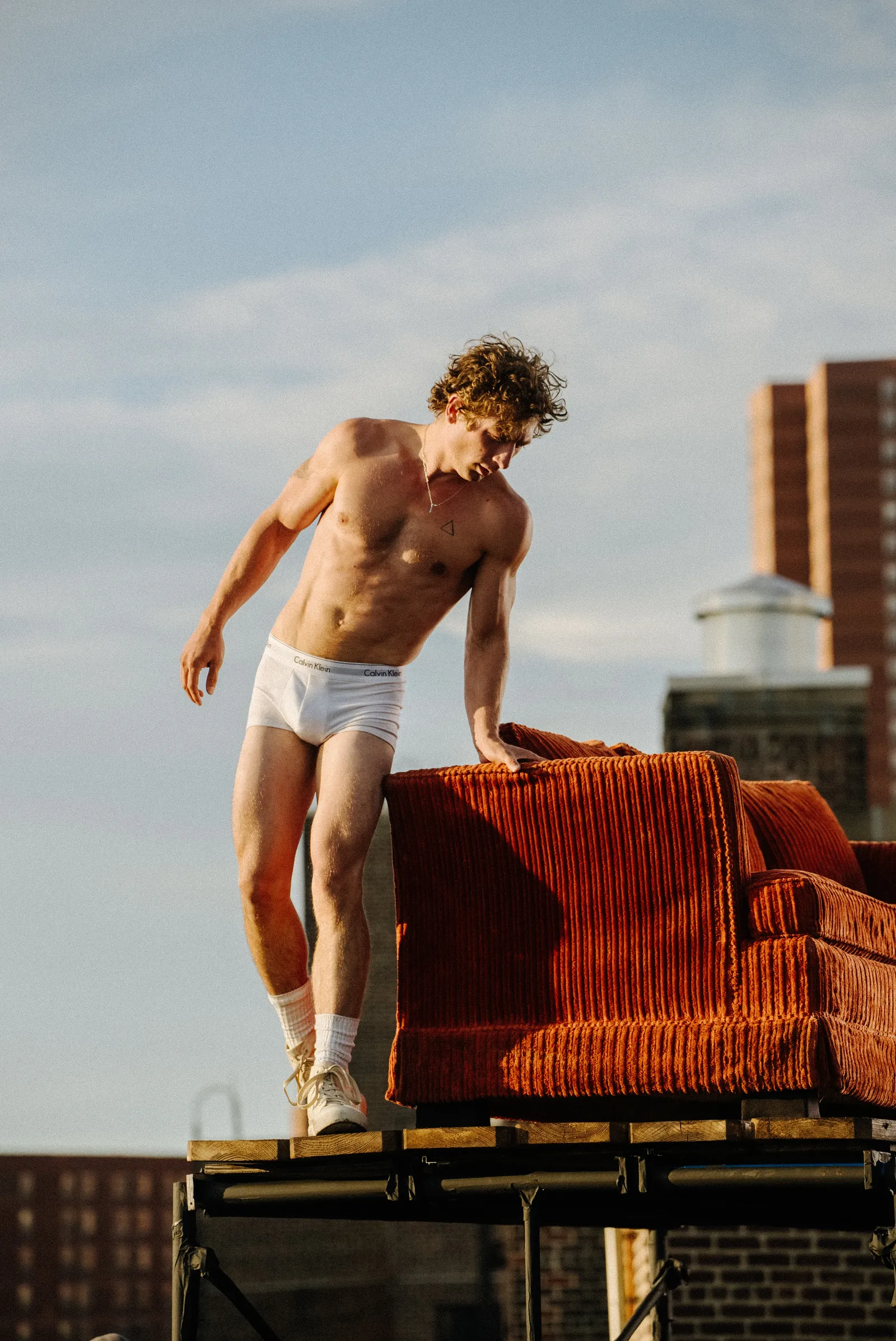 jeremy allen bản phối đồ lót calvin klein thời trang