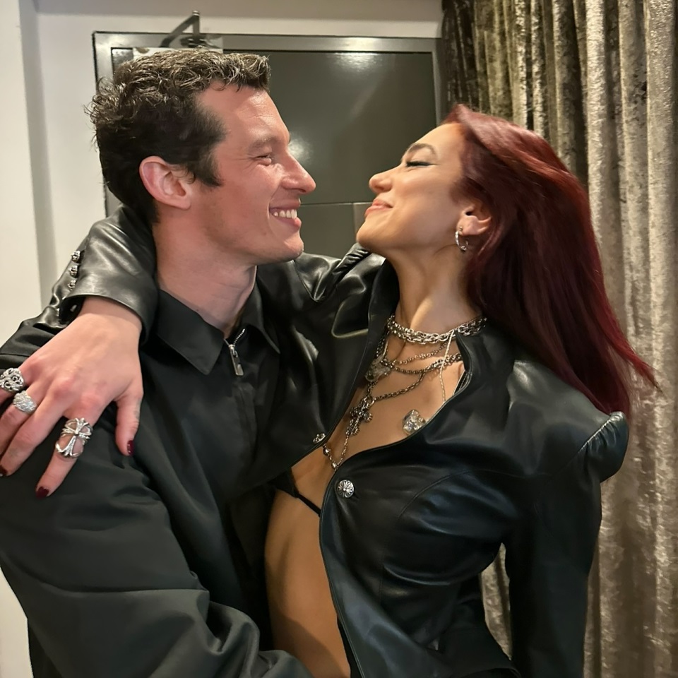 cặp đôi dua lipa và callum turner