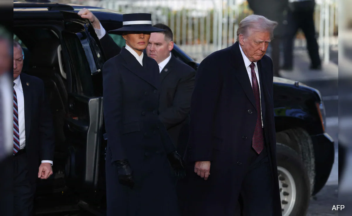 trench coat đen Melania Trump