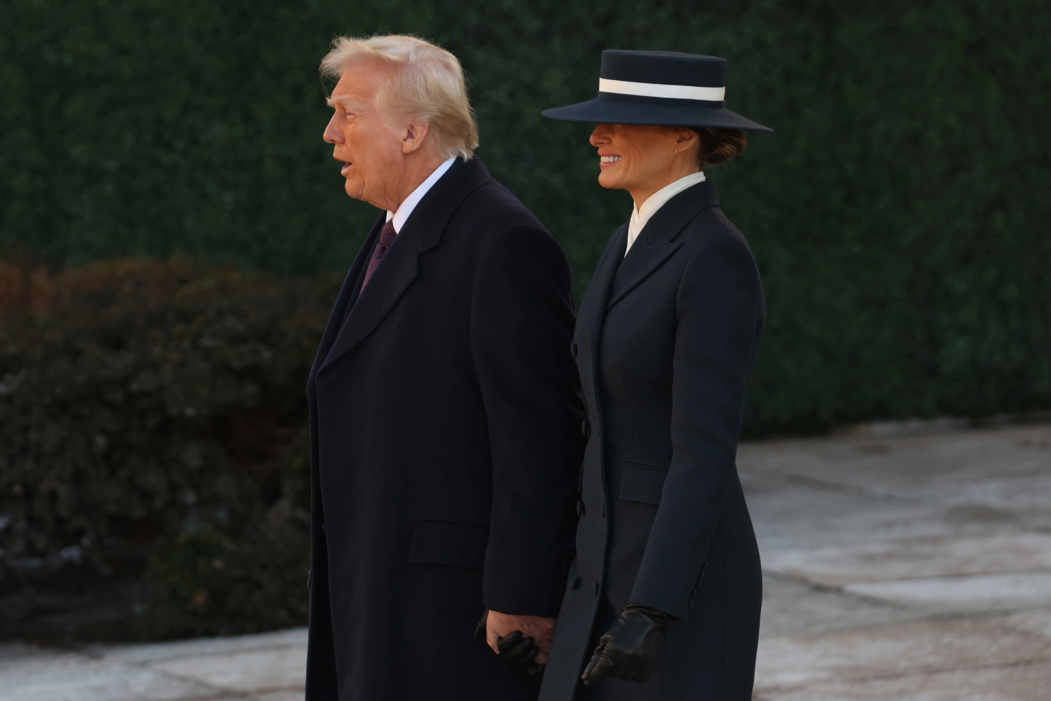 Bản phối cùng phụ kiện nón Melania Trump