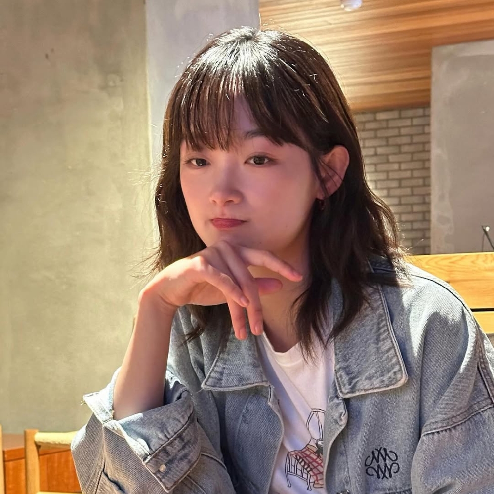 Lee Yoo Mi tạo kiểu uốn xoăn lơi kết hợp mái thưa