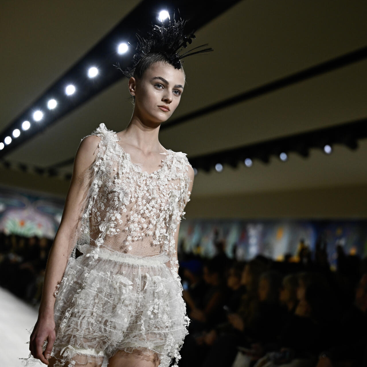 áo và quần shorts ren Dior