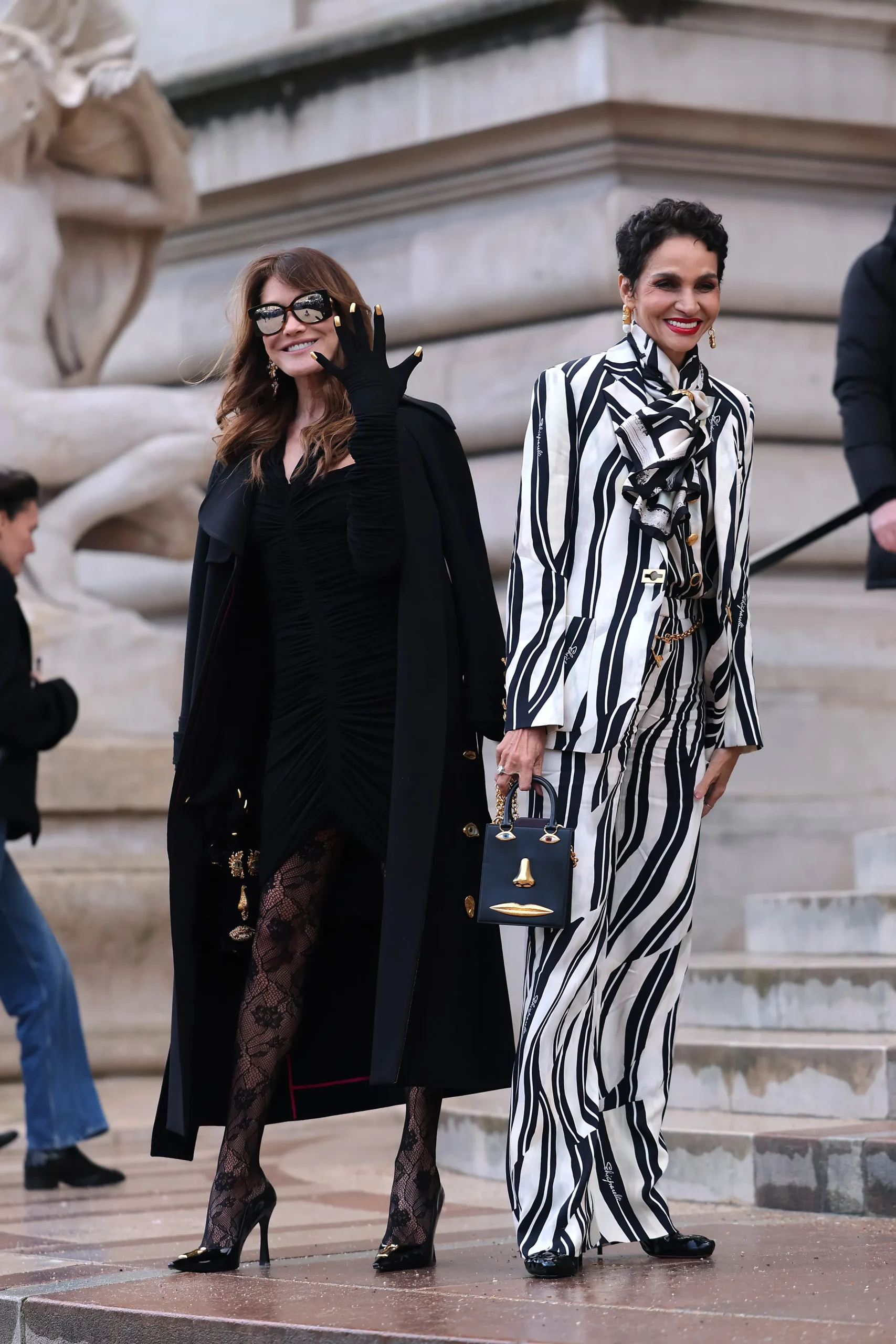 thời trang Carla Bruni và Farida Khelfa 