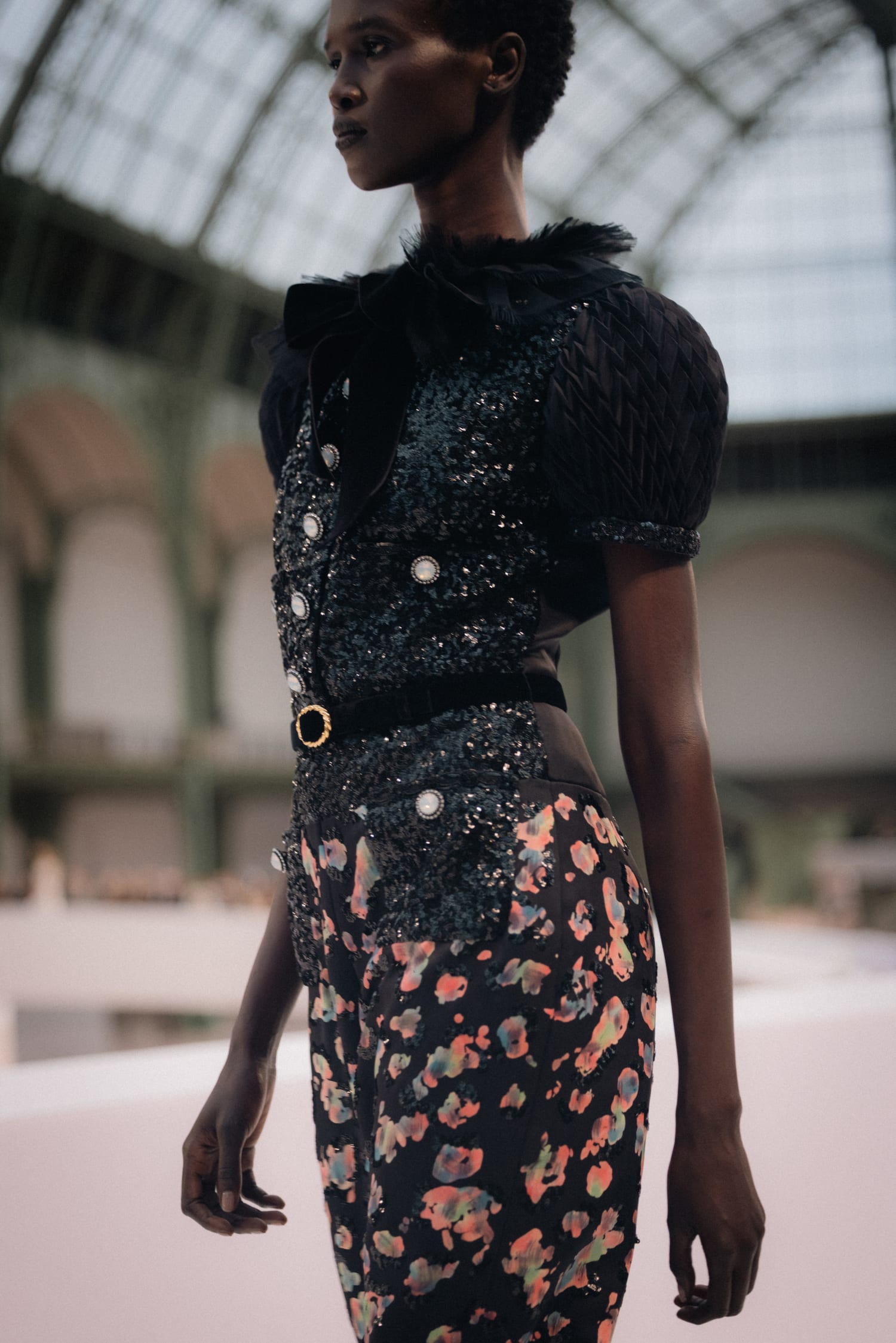 đầm đen sequins chanel
