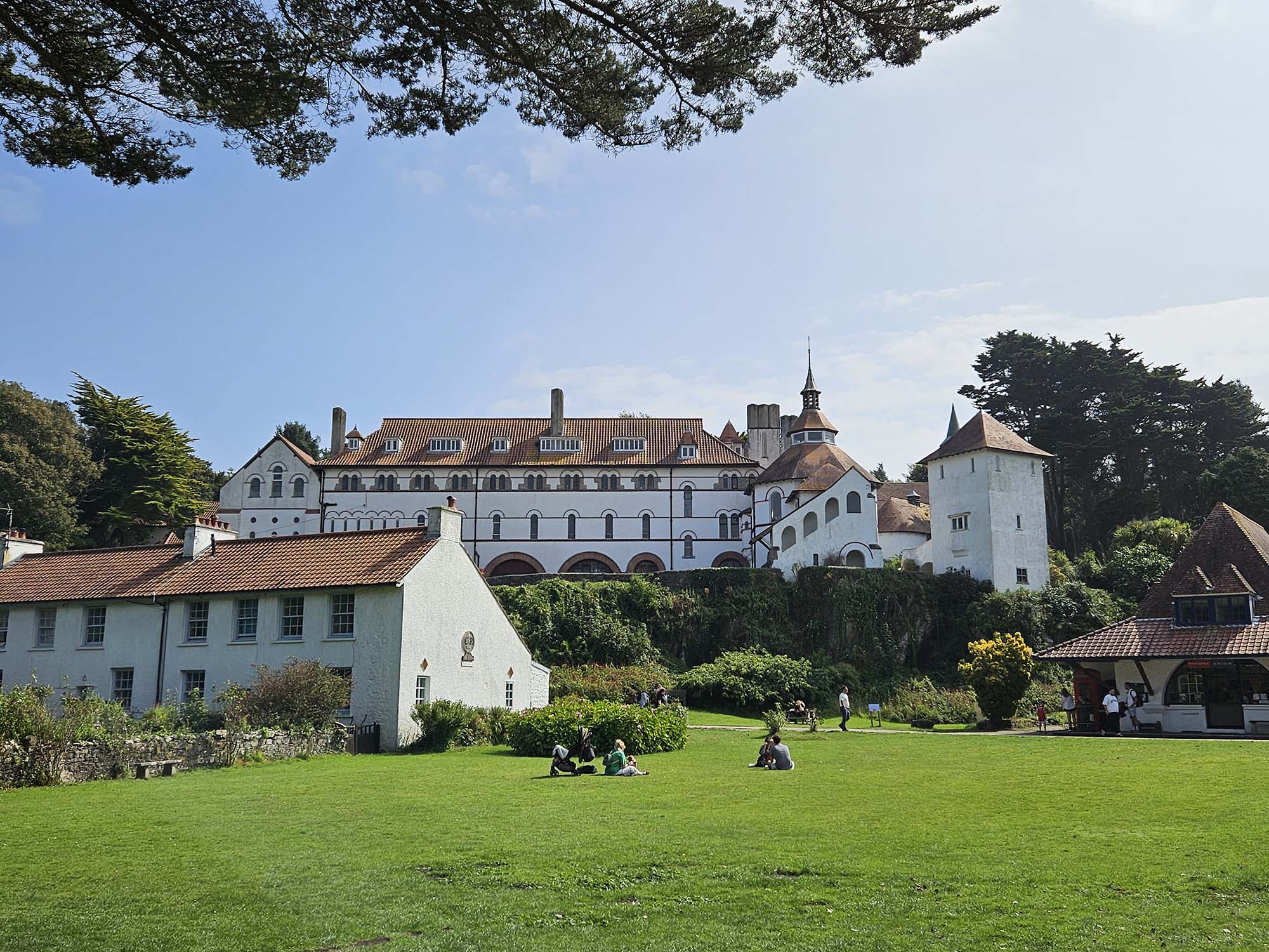 caldy island ở wales