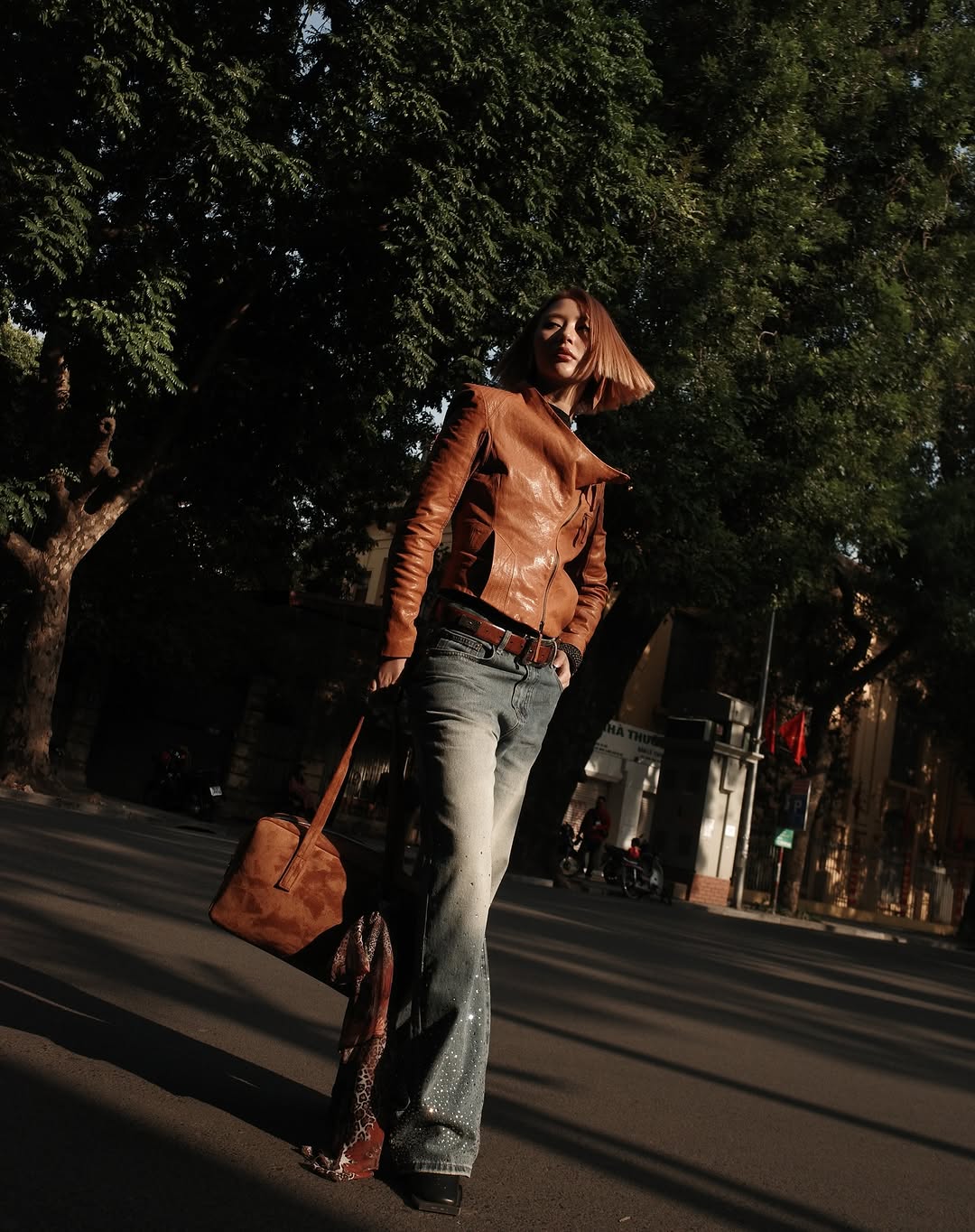 quỳnh anh shyn diện quần jean washed 