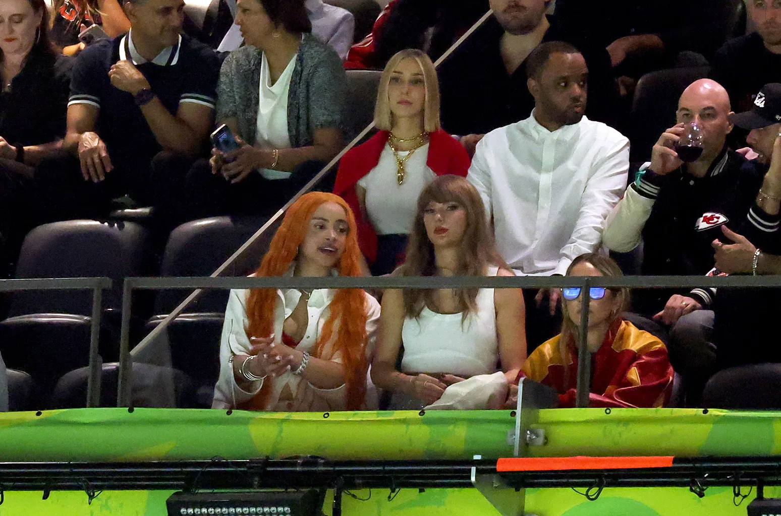 thời trang cổ vũ super bowl taylor swift