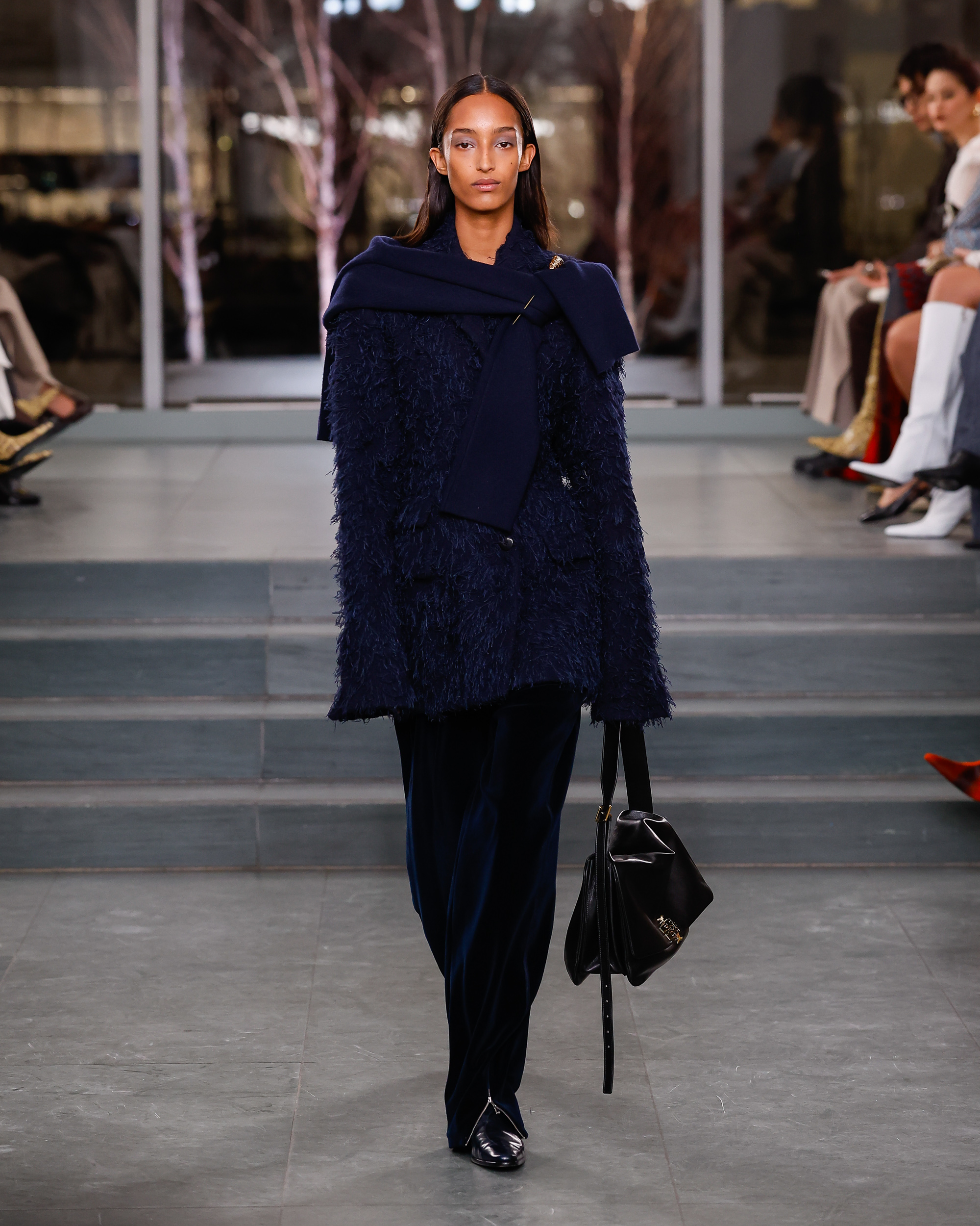 áo dạ bộ sưu tập Thu/Đông 2025 tory burch 