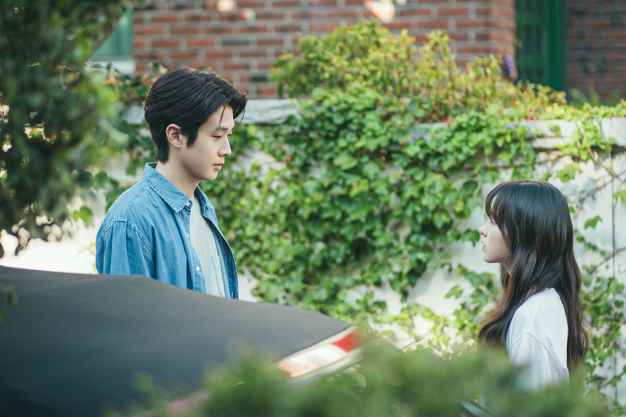 Choi Woo Sik và Park Bo Young trong phim Melo Movie