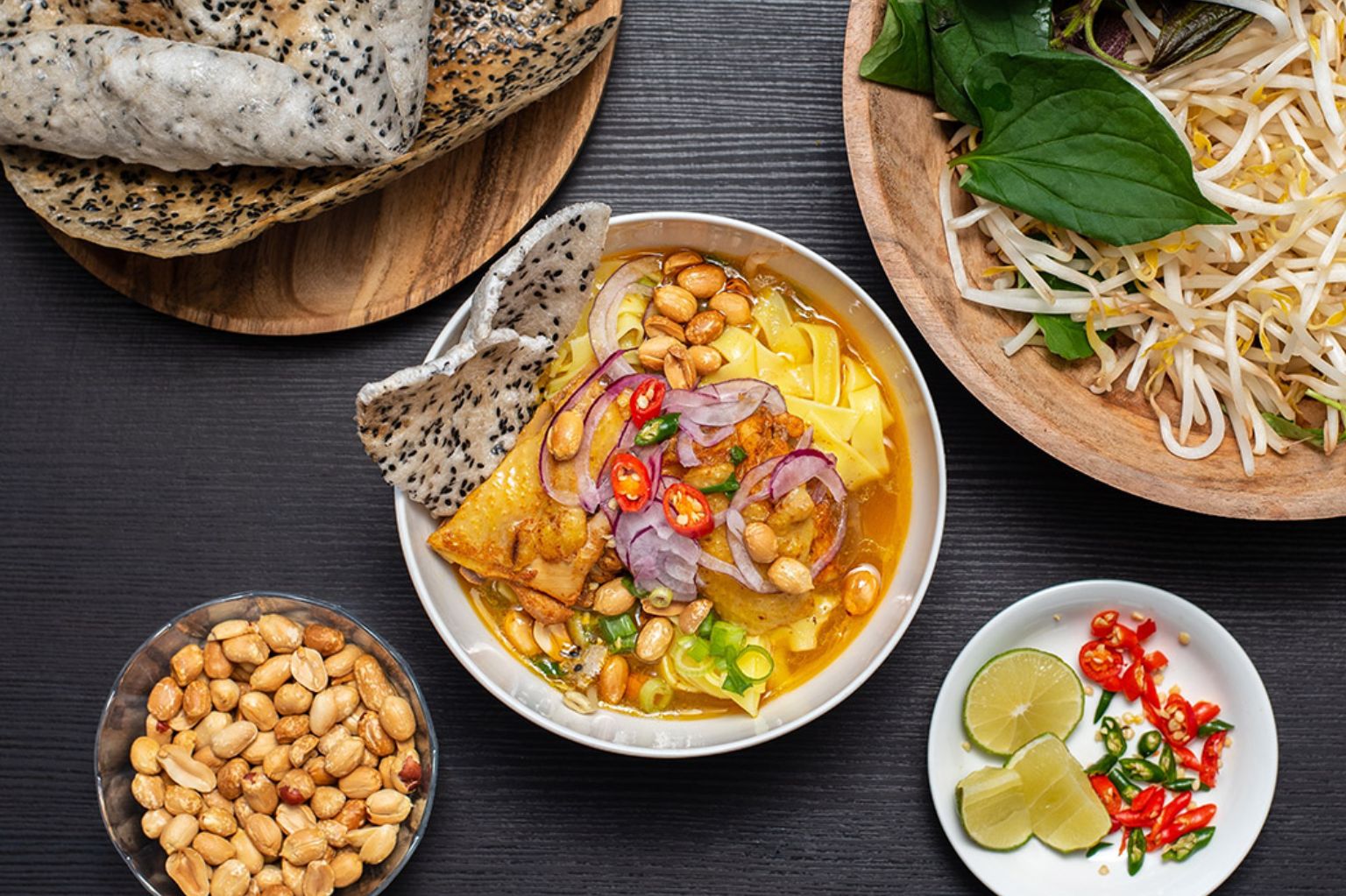 Mì Quảng Việt Nam châu Á