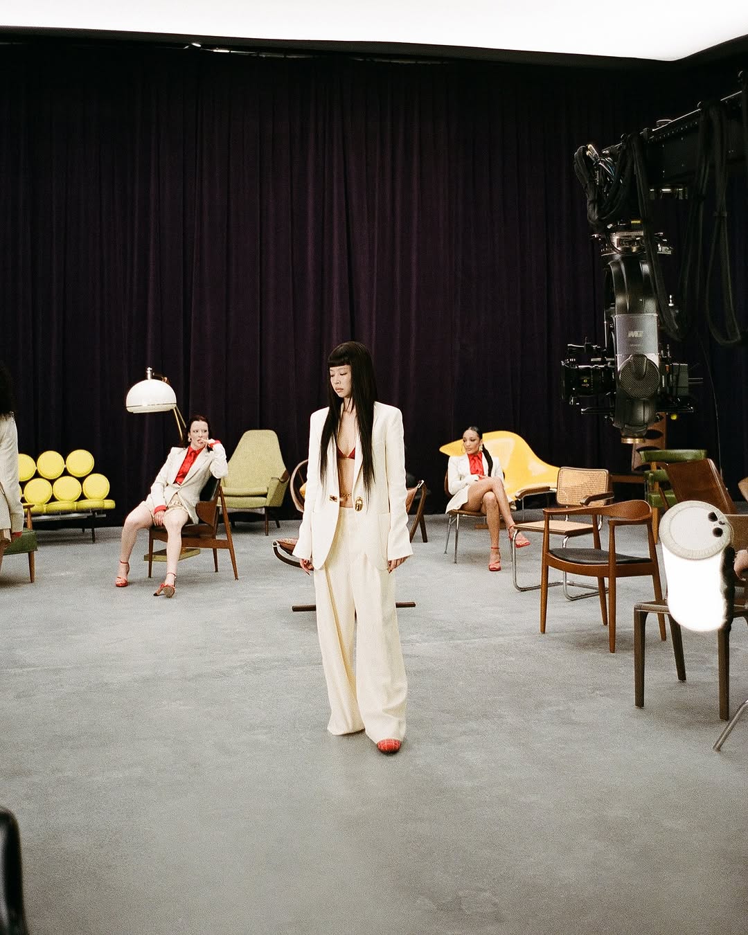 khung cảnh MV extral Jennie và Doechii