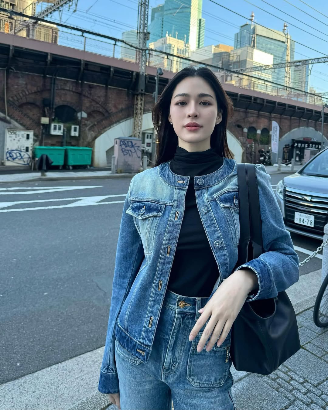 lingorm diện áo khoác denim