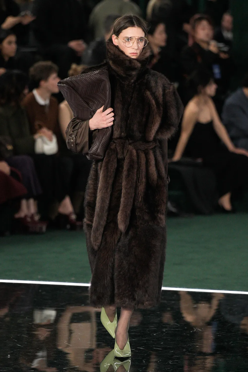 áo choàng lông thú gucci