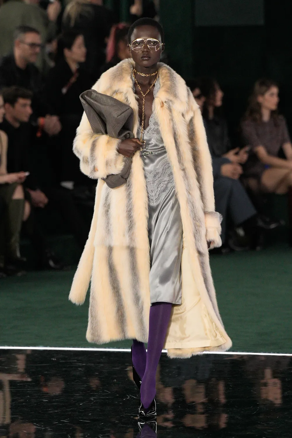 trench coat lông gucci