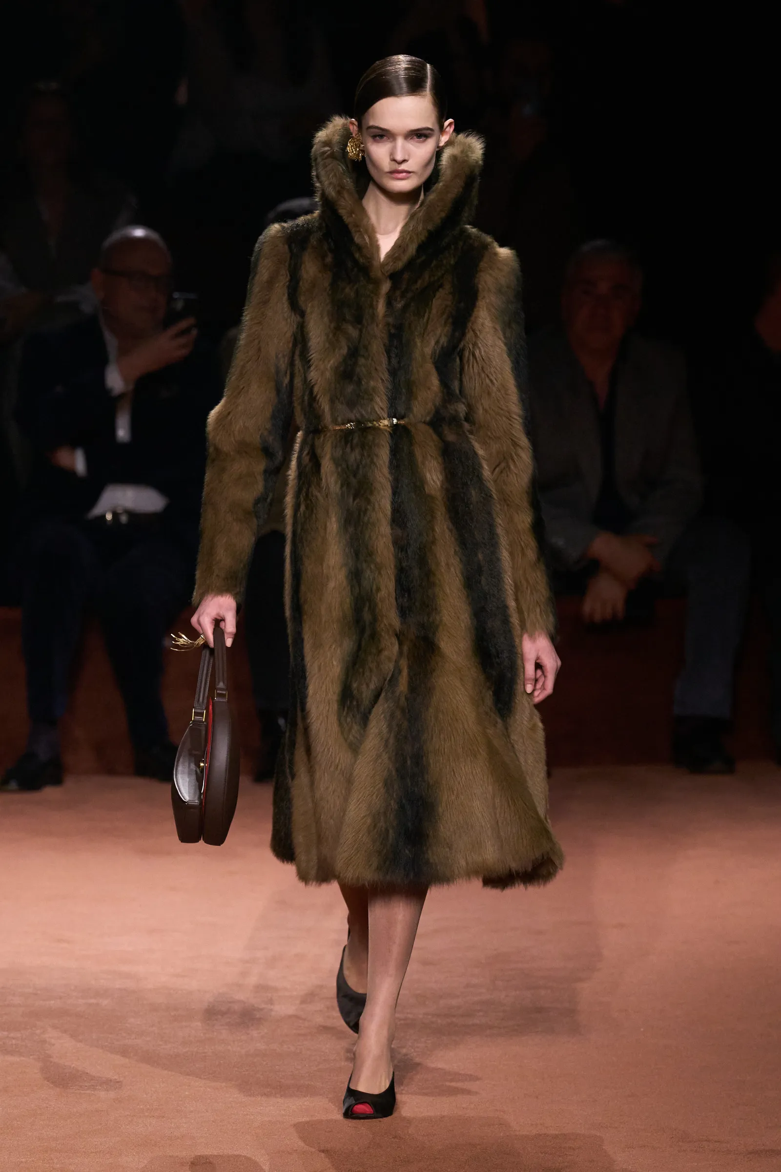 trench coat lông thú BST Thu-Đông 2025