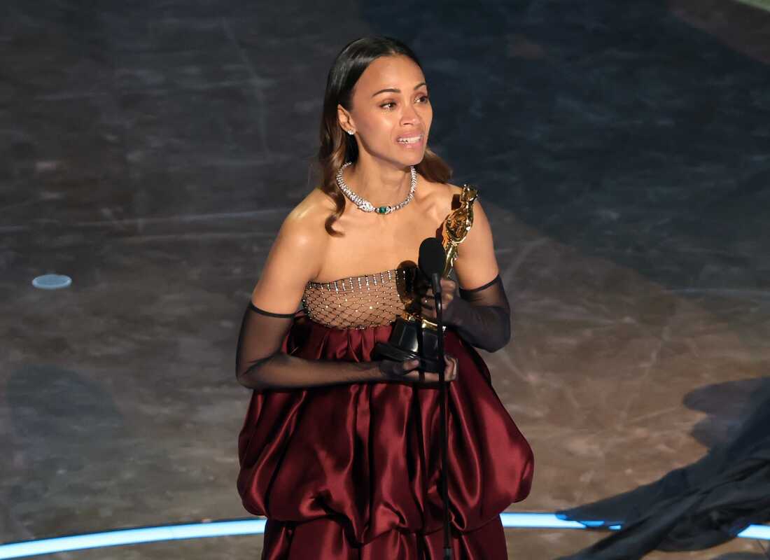 zoe saldana nhận giải nữ phụ tại oscar 2025