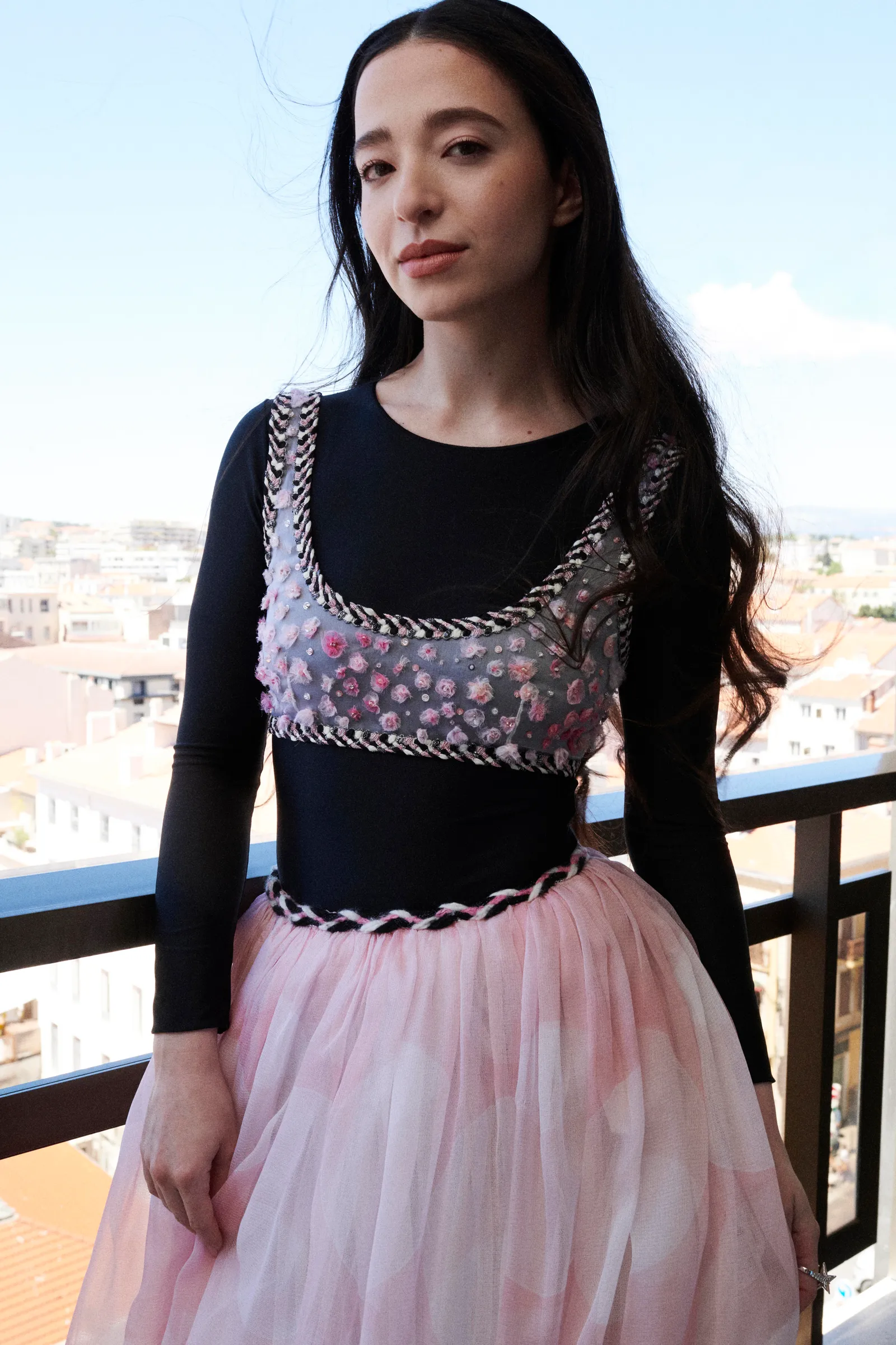 mikey madison mặc đầm chanel tại cannes
