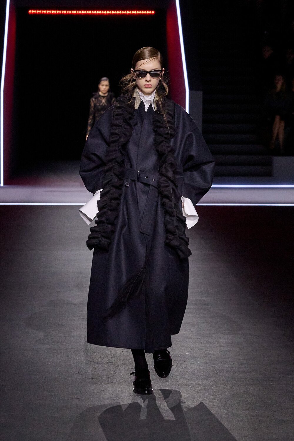 trench coat đen BST Dior Thu-Đông 2025