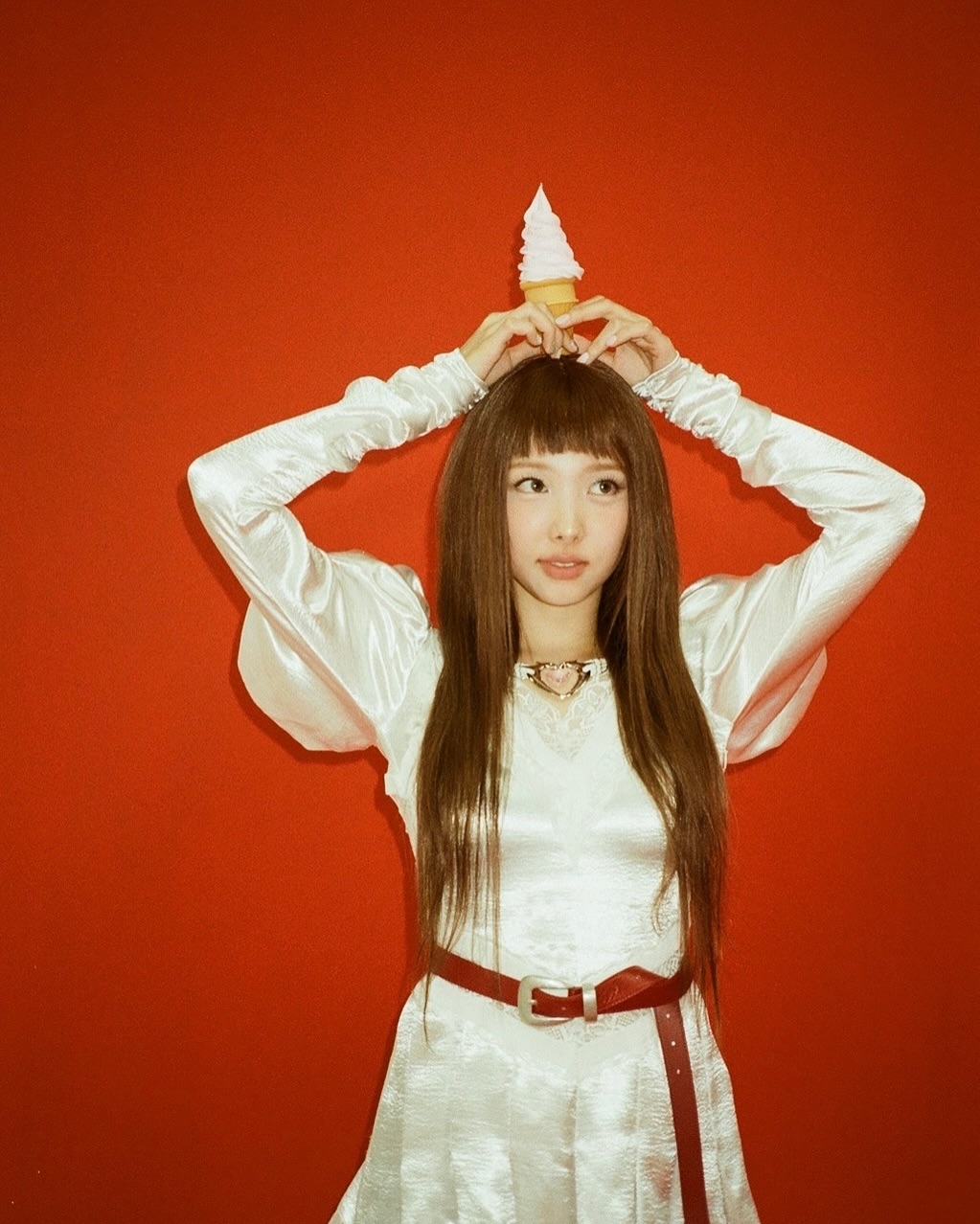 nayeon phối đồ trắng