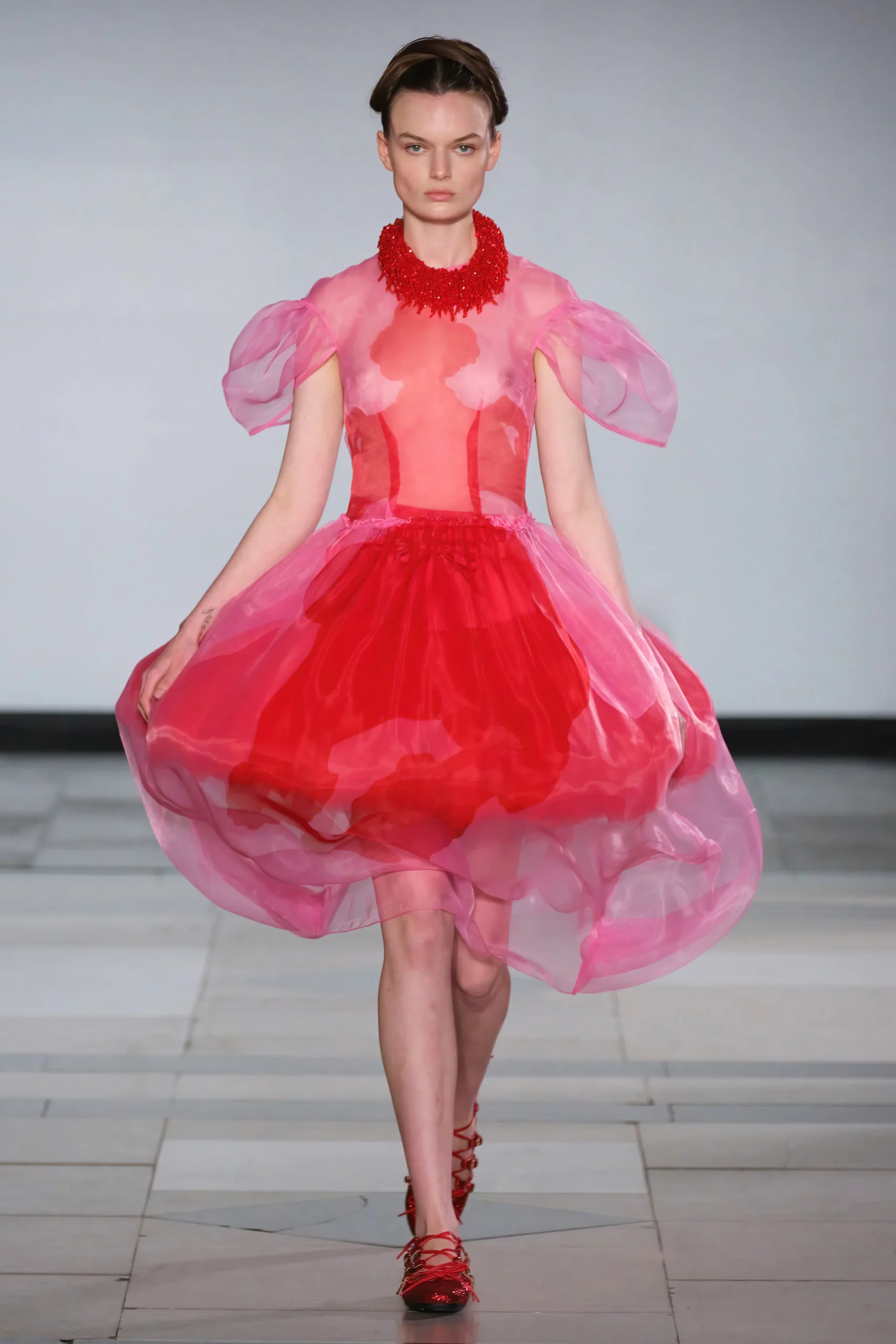 BST Xuân-Hè 2025 của Simone Rocha