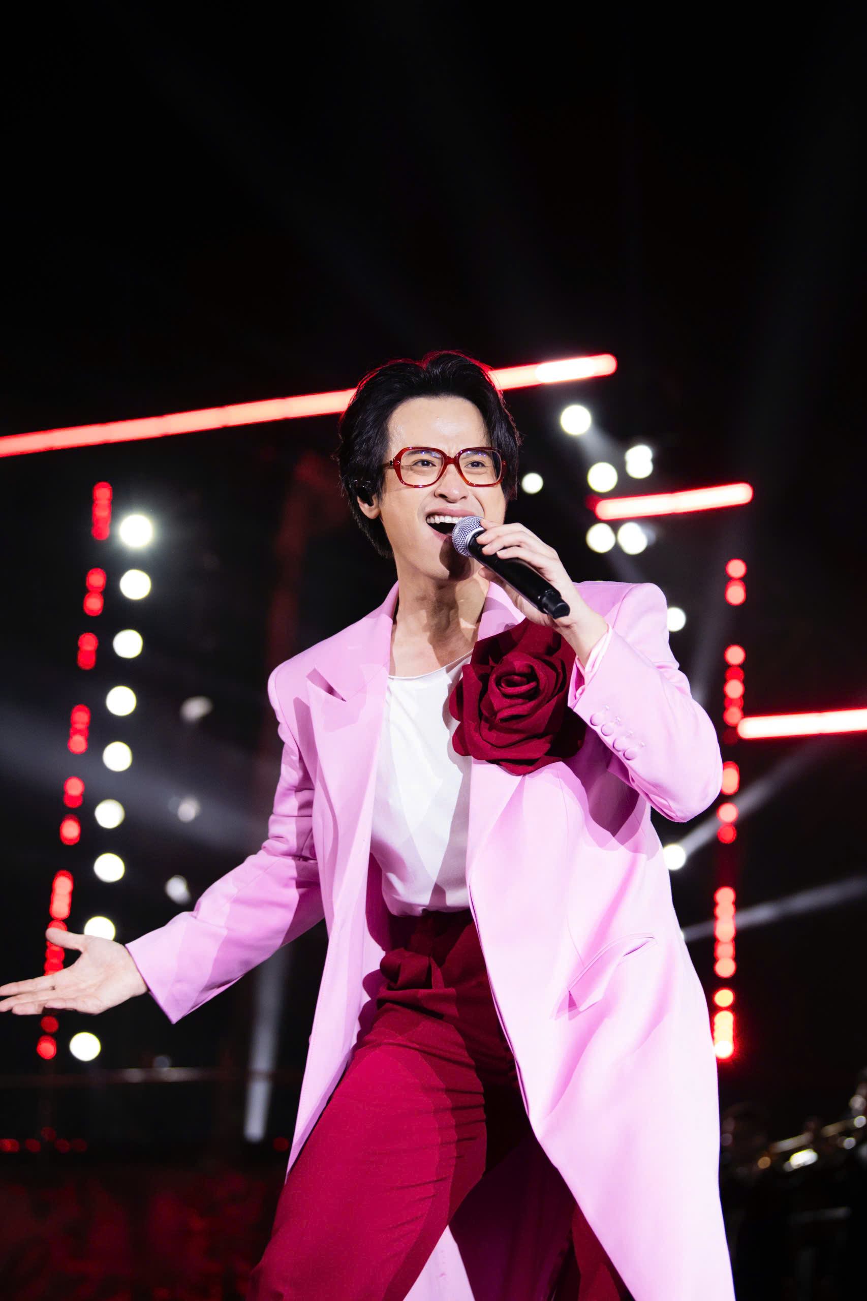 Hà Anh Tuấn Sketch a Rose concert bùng nổ cảm xúc