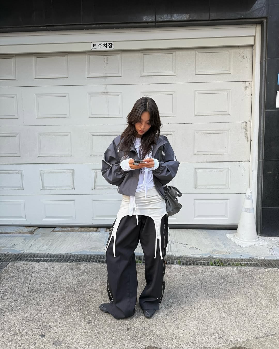 bella_w.young bomber croptop