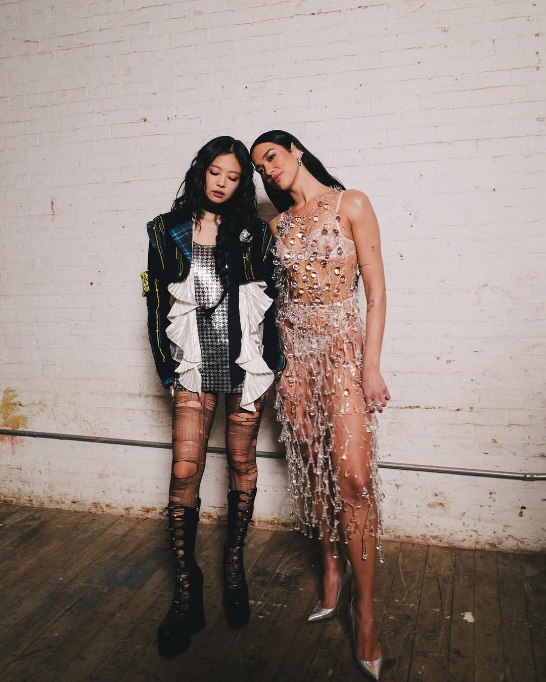 elle-jennie-dua-lipa-handlebars (8)