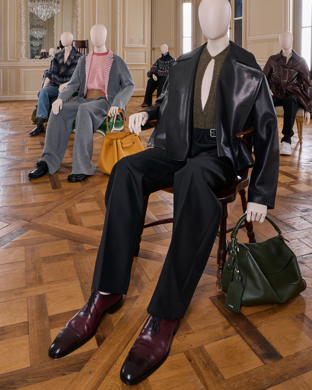 áo khoác da BST Loewe Thu-Đông 2025