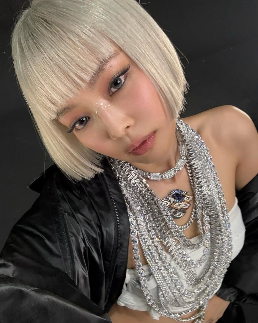 dây chuyền đính đá jennie