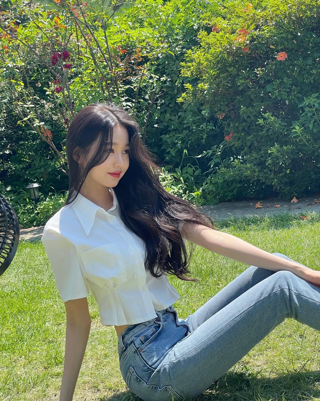 sơ mi trắng quần skinny jeans